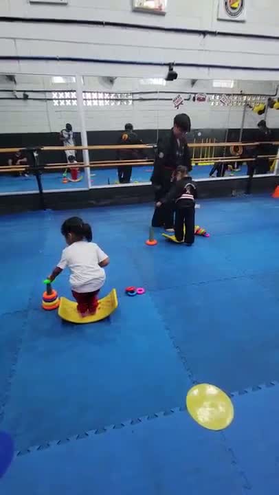 Clase de Pequeños (2 a 3.5 años)